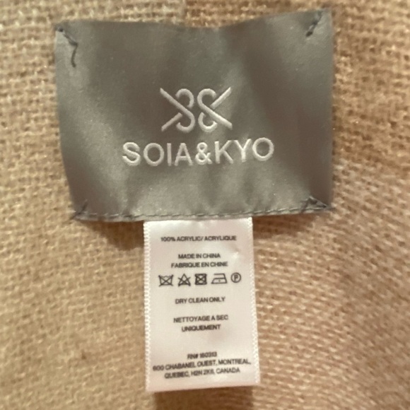 SOIA & KYO Women's Open Front Pink and Cream Fringe Shawl - Picture 5 of 7